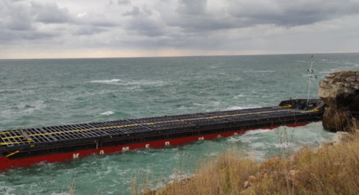 Ситуацията с кораба Вера Су е критична обяви министърът на